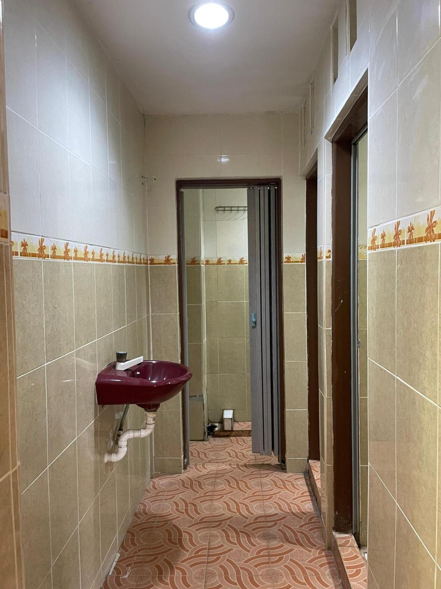 Single Room with Shared Bathroom,1642474319:JPEG